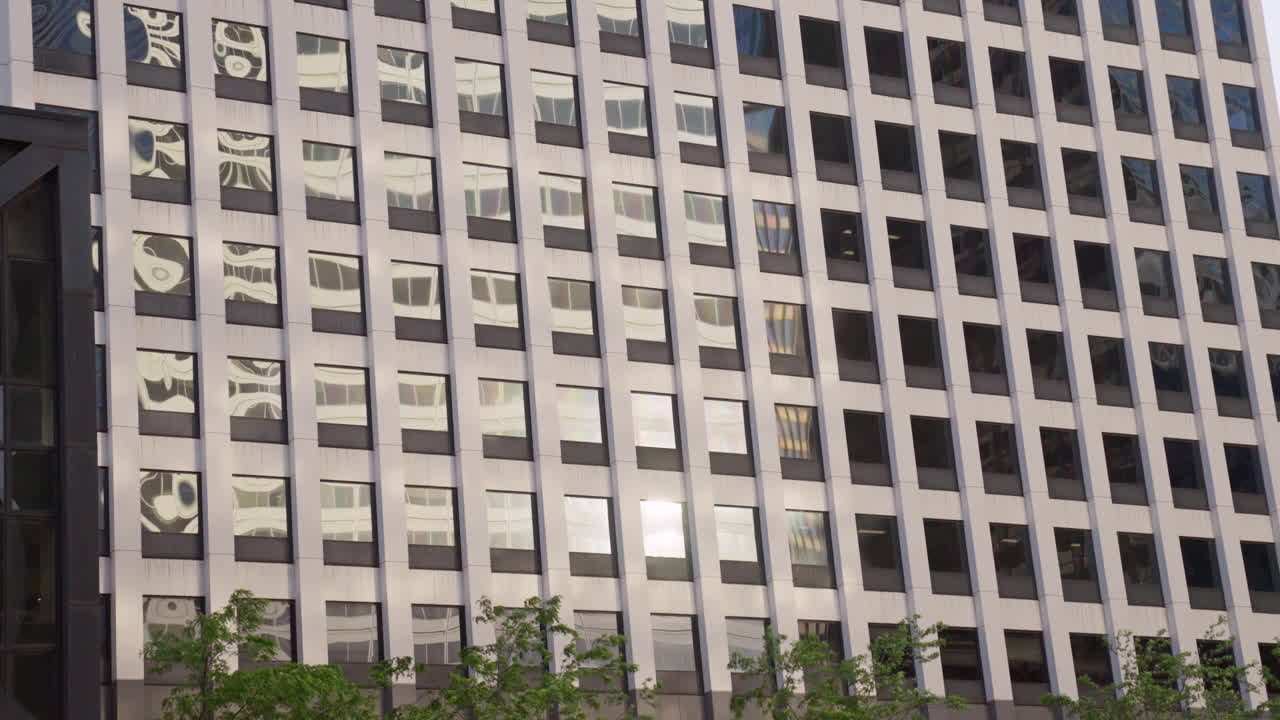 внешний вид современного стеклянного небоскреба