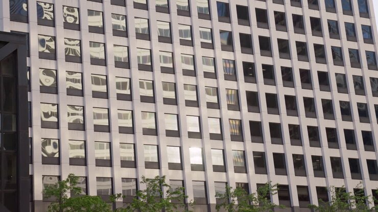 Exterior de um moderno arranha-céu de vidro
