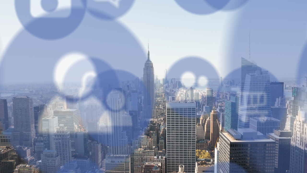 도시 풍경 위의 미디어 아이콘의 애니메이션