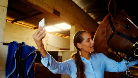 Veterinarian-doctor-taking-selfie-with-mobile-phone-4k