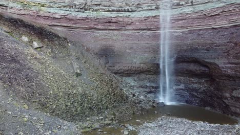 Devils-Punch-Bowl-Ribbon-Upper-Waterfall-In-Stoney-Creek,-Hamilton,-Kanada