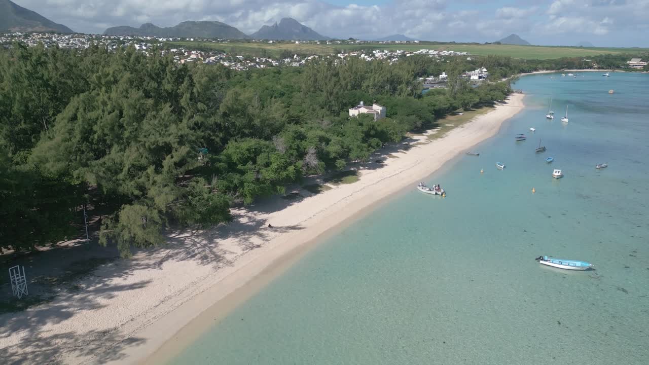 Mauritius - Albion - slow ascending view at Albion beach