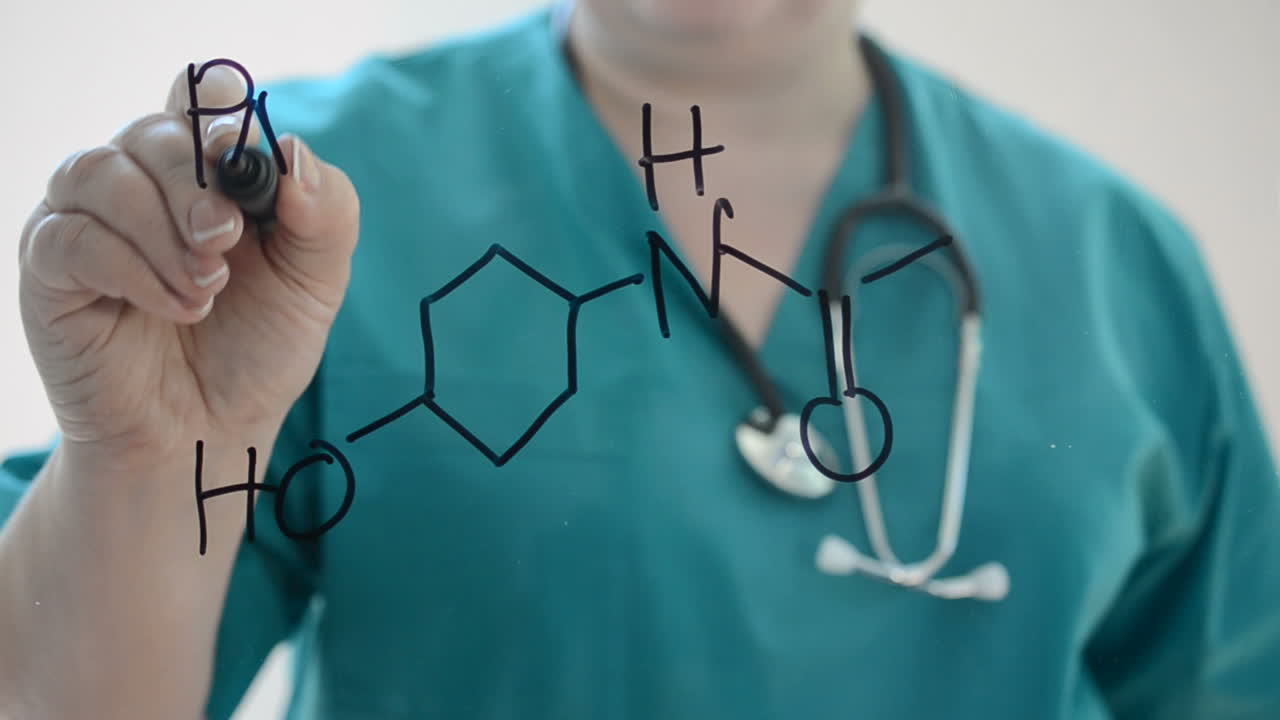 Kjemisk formel for Panadol. Vi tegner med tusj