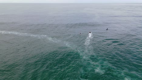 hidroala surf en playa sharpes - skennars head, nsw, australia - antena