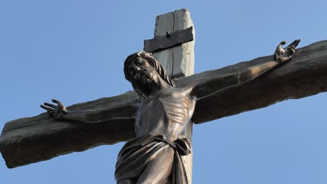 A-bronze-statue-of-the-Crucifixion-of-Jesus-in-the-sunset