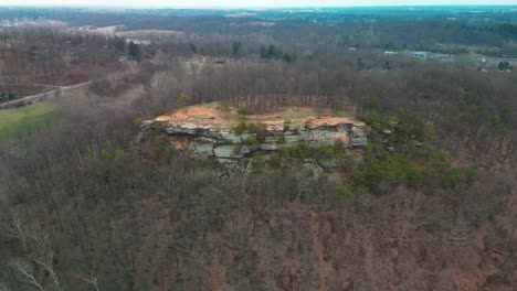 Aerial-flyover-Mount-Pleasant-Rock-Cliffs,-Lancaster,-Ohio