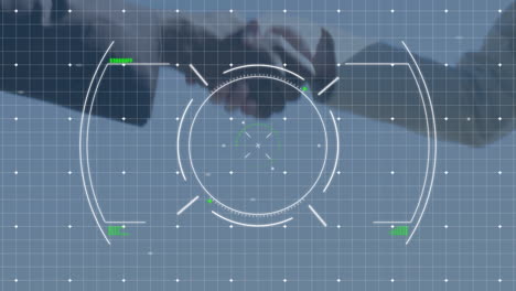 animación de escaneo de alcance y procesamiento de datos sobre el apretón de manos de un hombre de negocios