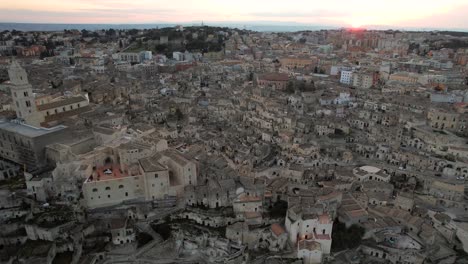 Video-Aereo-De-La-Ciudad-De-Matera-En-Basilicata,-Sur-De-Italia