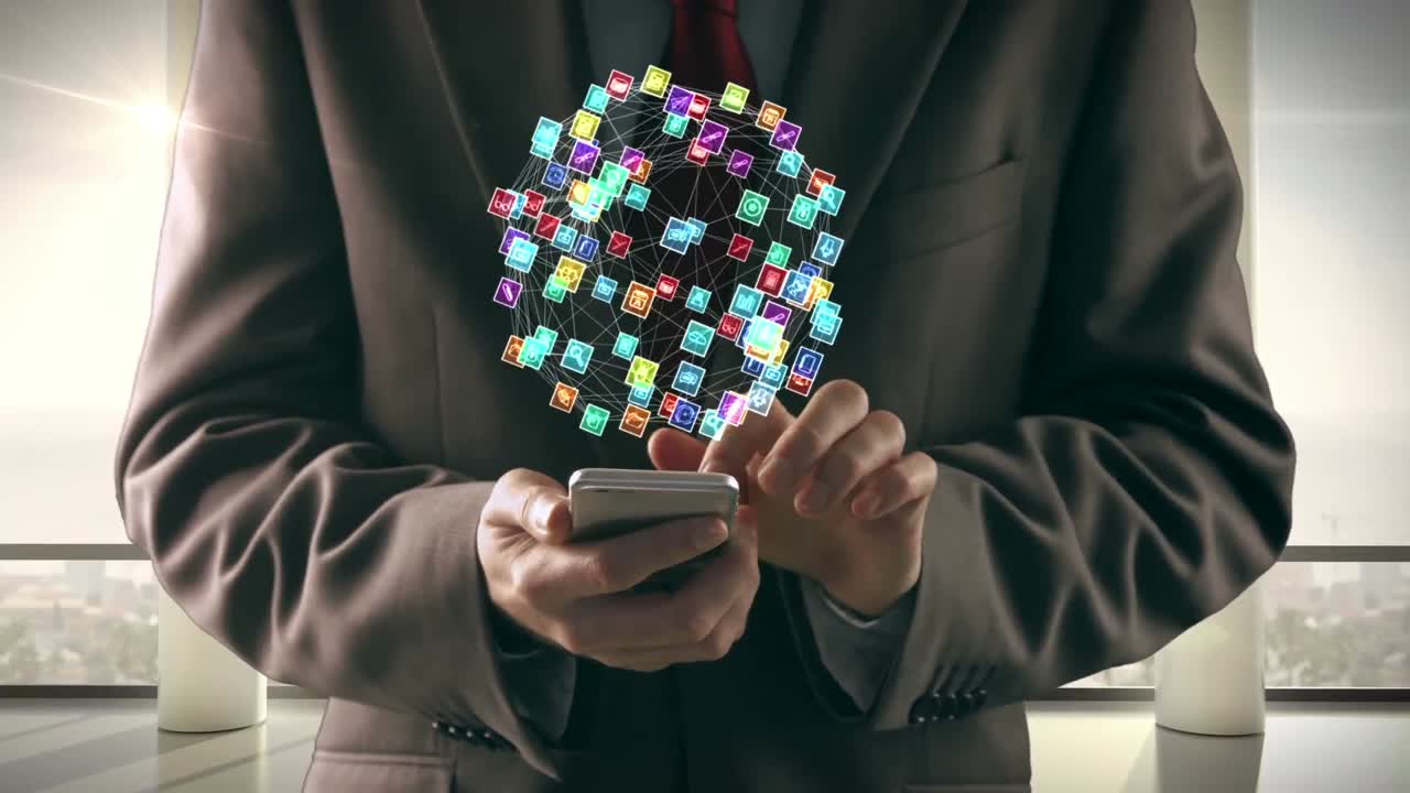 teléfono móvil que toca con la mano con interfaz digital virtual