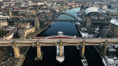 Hermosas-Puestas-De-Sol-Sobre-El-Puente-De-Alto-Nivel-Y-El-Puente-Tyne