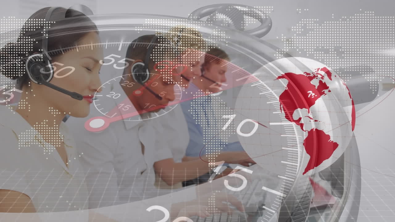 анимация обработки данных и земного шара над кавказскими бизнесменами и таймером