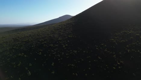 Luftaufnahmen-Von-Bergketten-Im-Australischen-Outback