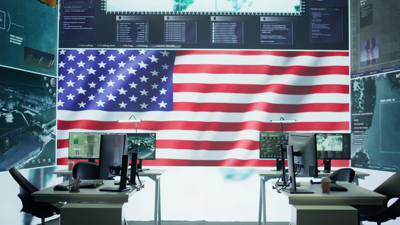 vacío centro de control militar estadounidense con equipo de alta tecnología y gran pantalla