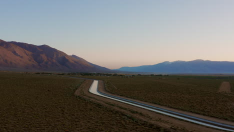 Amanecer-En-Un-Canal-De-Sierra-Nevada