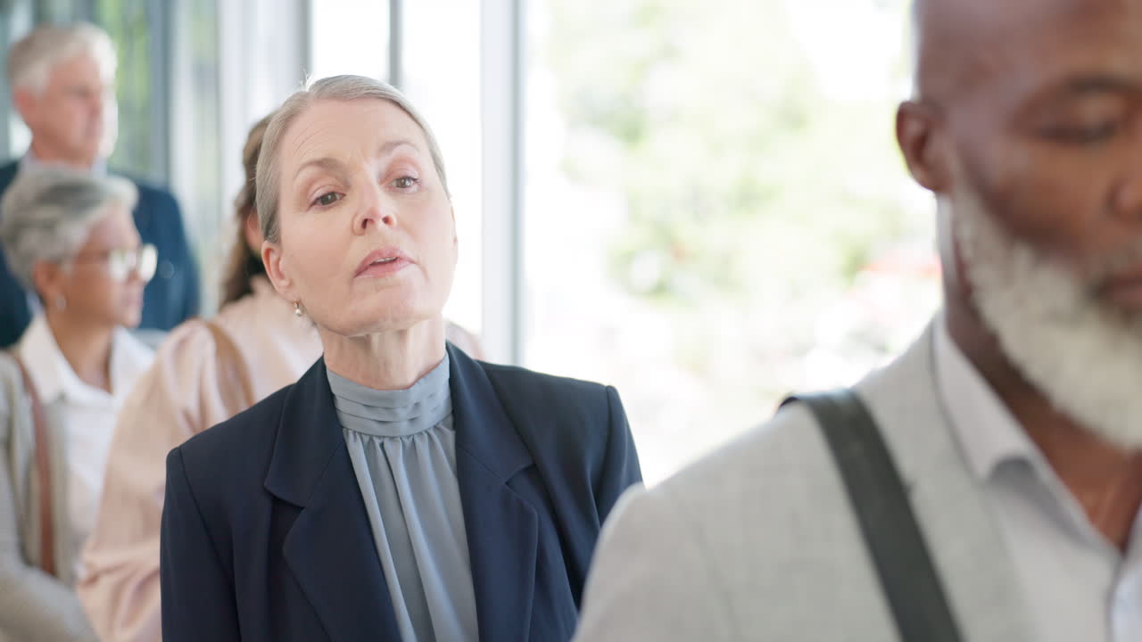 고위 직원 라인, 기다리고