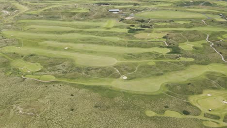 Vista-Panorámica-Del-Club-De-Golf-Royal-Portrush-En-La-Ciudad-De-Portrush-En-Irlanda-Del-Norte---Antena