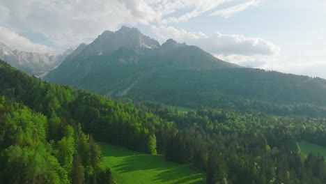 Aerial-pedestal-shot-looking-out-over-a-mountain-range-in-Kranjska-Gora,-Slovenia