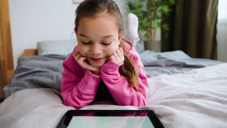 Little-girl-in-the-bedroom