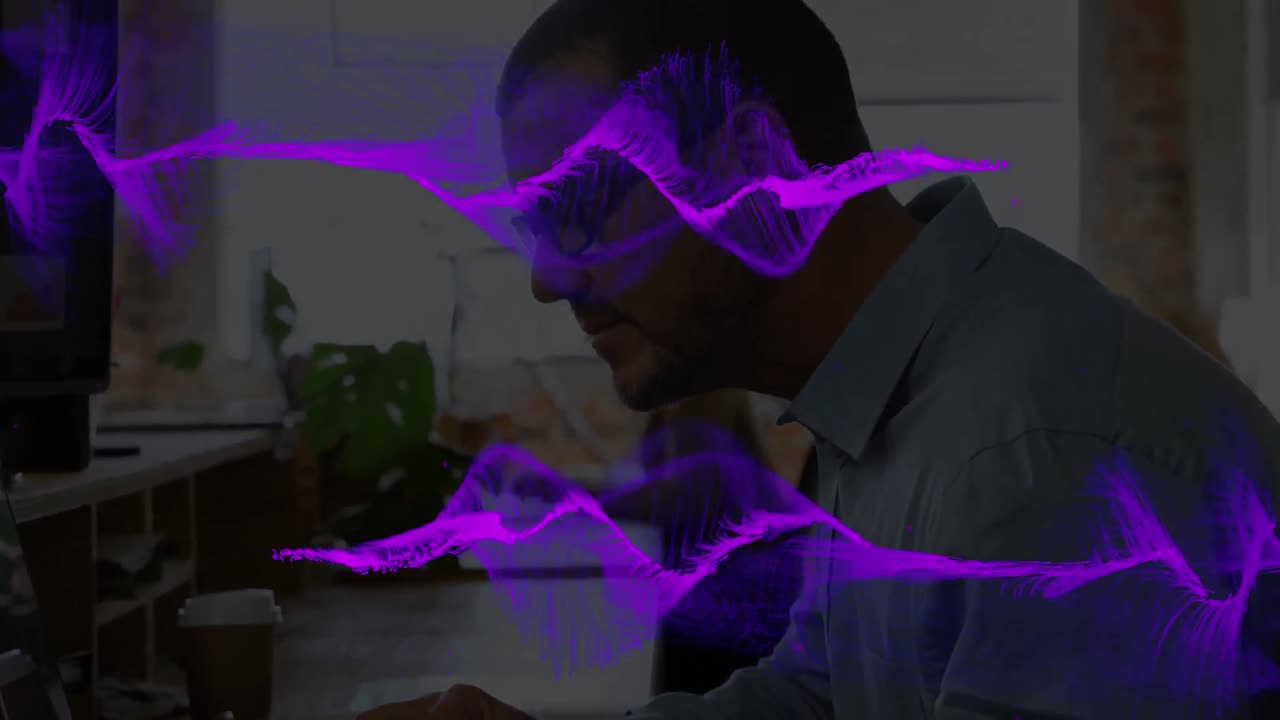 animación de formas púrpuras sobre el hombre de negocios caucásico