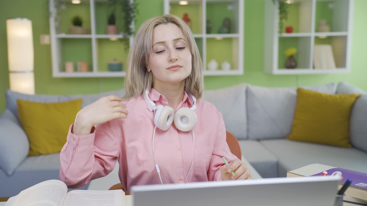 경력을 꿈꾸는 대학생 소녀.