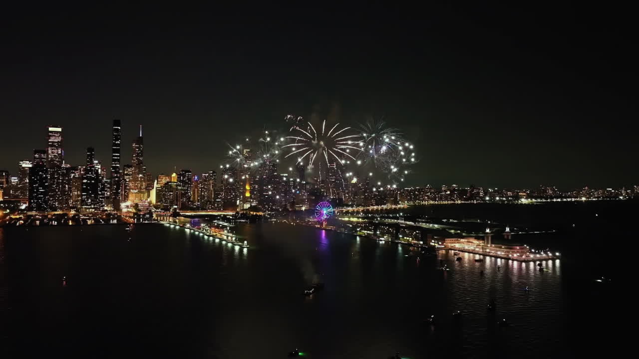 drone time-lapse de fuegos artificiales en la orilla del lago del horizonte iluminado de chicago