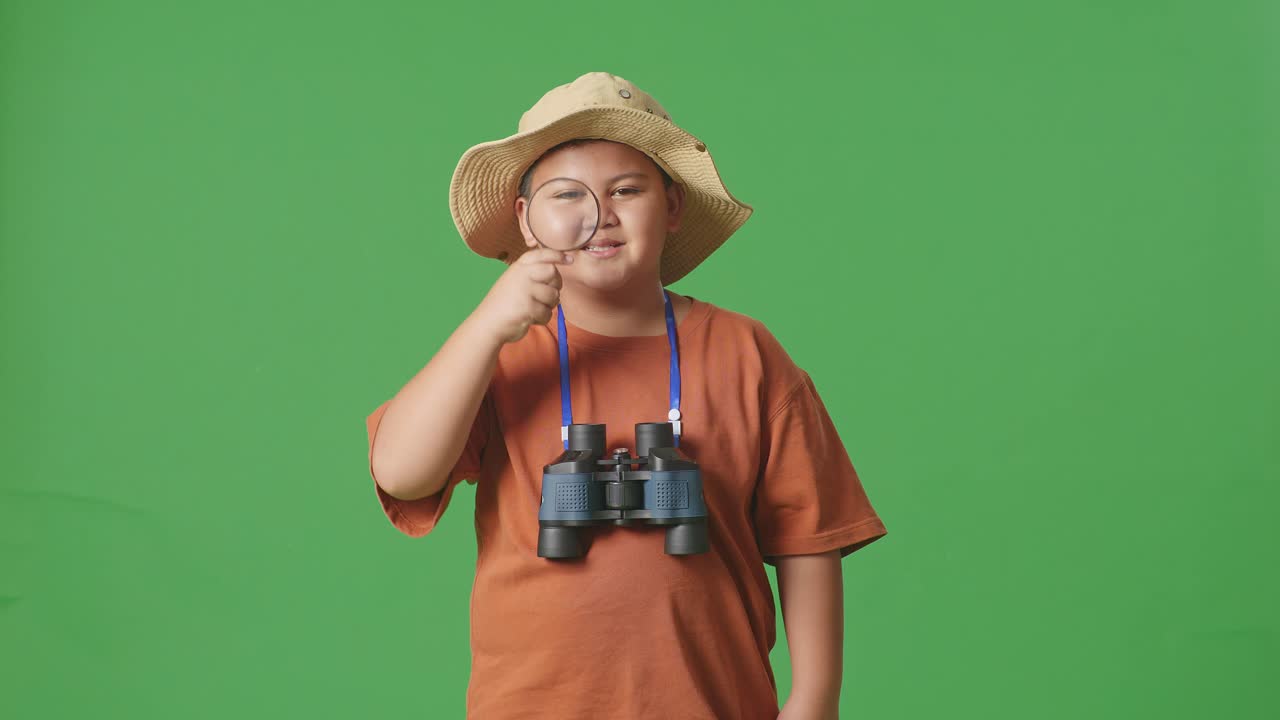 녹색 스크린 초상화 의 소년 탐험가