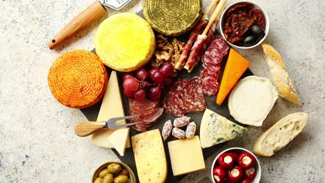 deliciosa mezcla de diferentes bocadillos y aperitivos