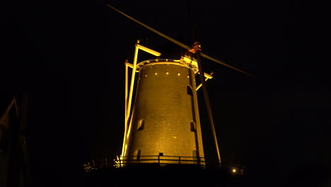 Molino-De-Viento-En-Varsseveld-Por-La-Noche