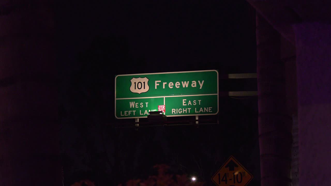 로스앤젤레스의 101번 고속도로 표지판