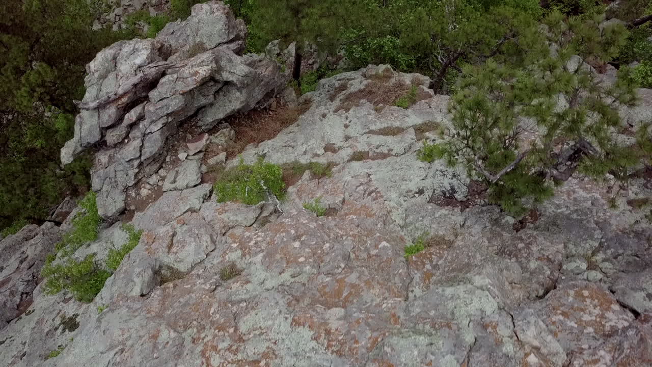 공중보기, 절벽 위로 비행