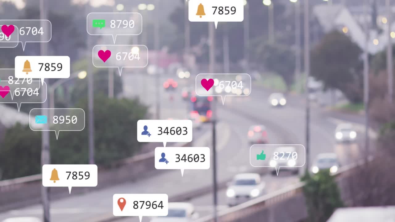 animación de iconos de notificación con contadores sobre la cámara lenta de los coches que se mueven en la calle en la ciudad