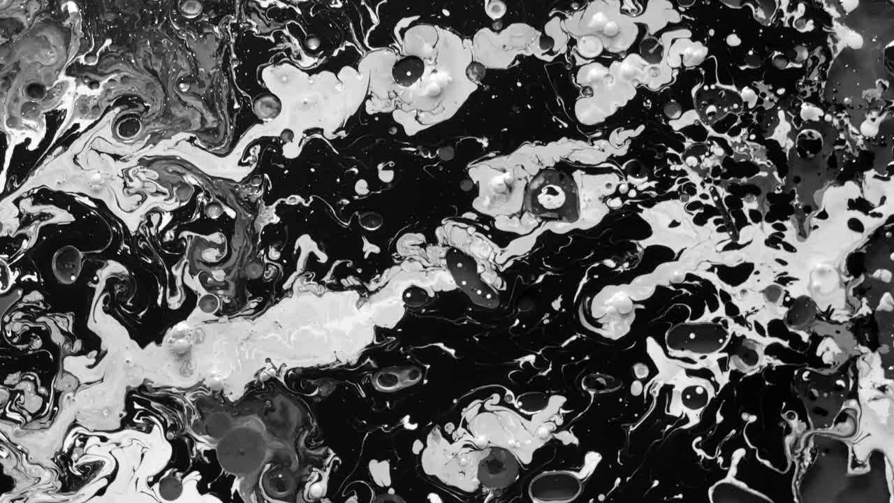 색과 검은색의 수채화 잉크를 오일 워터에 넣어 멋진 트렌드 스크린 세이버를 만들 수 있습니다.