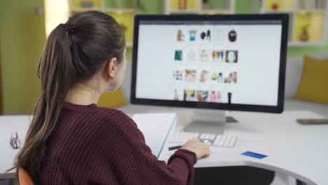 Mujer-Joven-Asiática-Haciendo-Compras-Convenientes-Y-Con-Descuentos-De-Oportunidad.