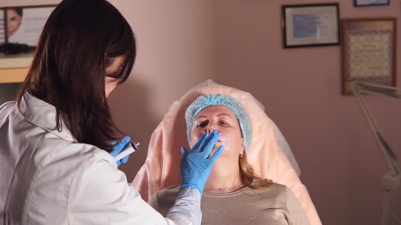 Cosmetic procedure in a medical clinic
