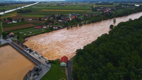 horripilantes imágenes aéreas en 4k de he markovci pri ptuju