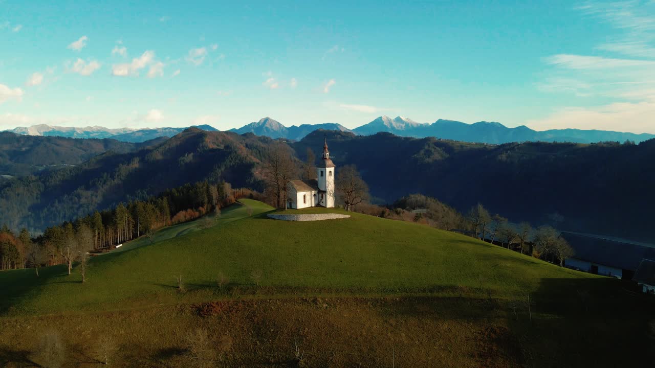4k 무인기 영상으로 성모님의 성당을 볼 수 있습니다.
