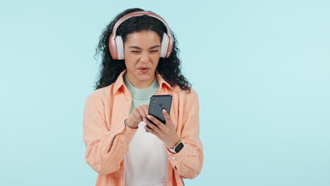 Woman,-headphones-and-dance-with-smartphone