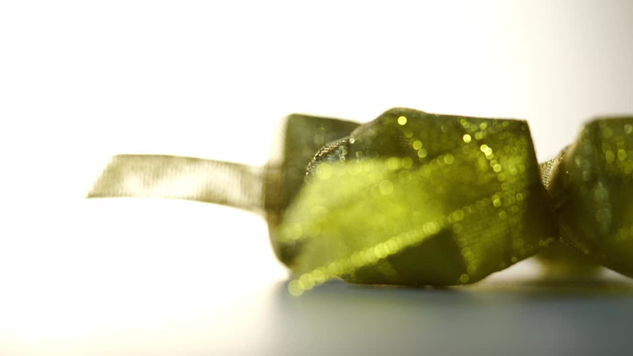 360도 회전 테이블에서 리본 ketupat