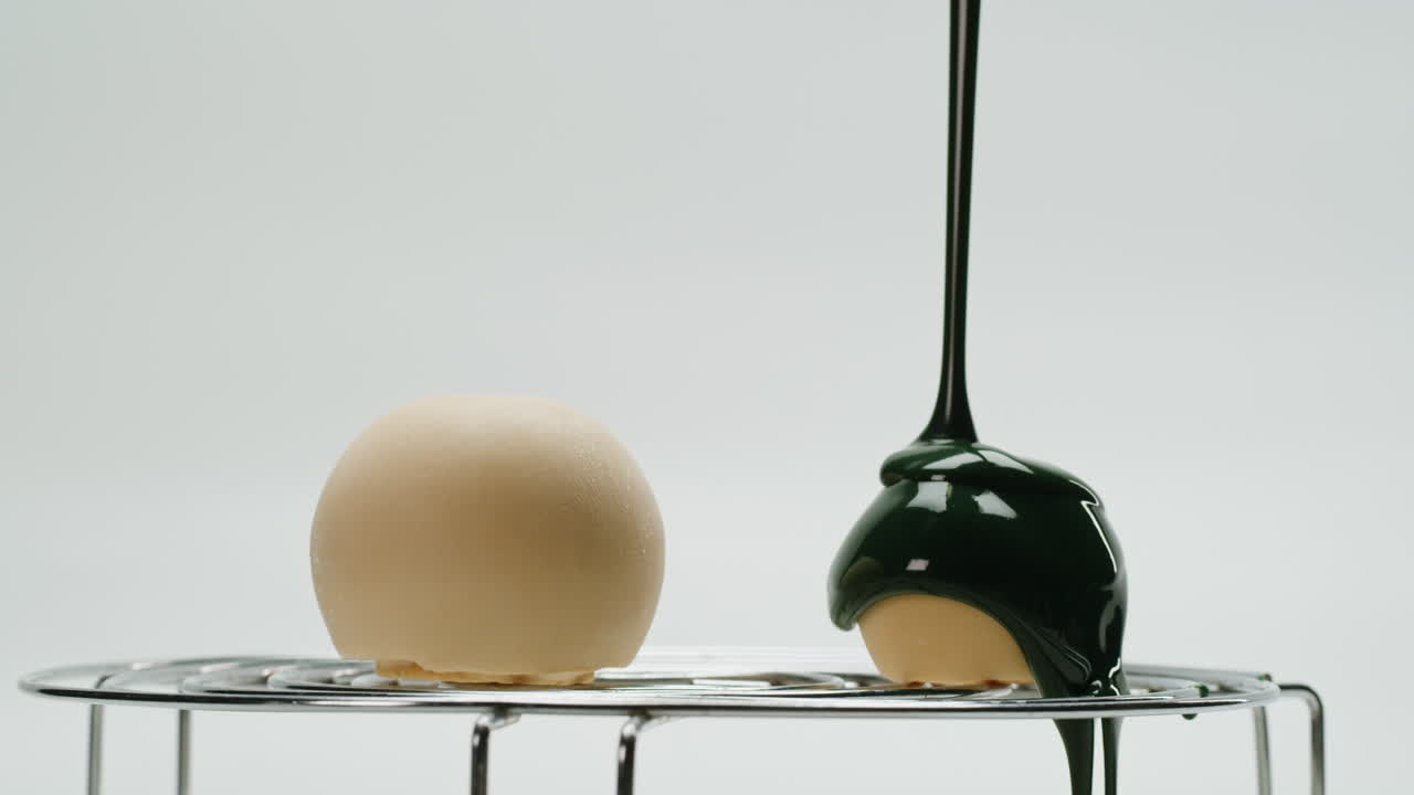 Decorating Sphere-Shaped Desserts with Dark Chocolate