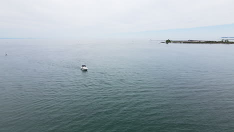 Boat-Sailing-On-Lake-Erie-Near-Nickel-Beach-During-The-Canal-Days-Festival-In-Port-Colborne,-Canada