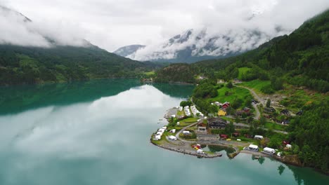 Hermosa-Naturaleza-Noruega-Vista-Aérea-Del-Camping-Para-Relajarse.