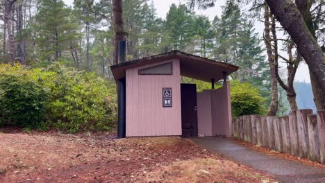 Public-Comfort-Room-At-The-Park-In-Florence,-Oregon,-USA