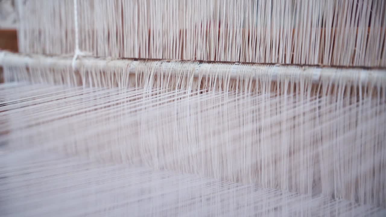 有無限數量的線條的古老織布機,近距離觀看