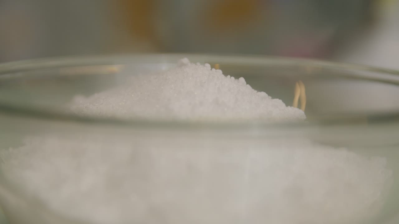 helado de vainilla helado en un recipiente de vidrio