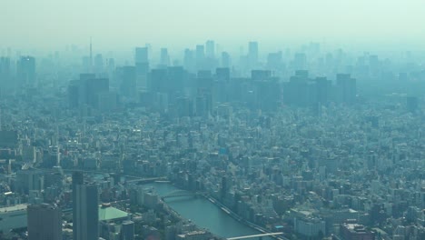 從skytree塔的天際線可以看到東京的空中景色