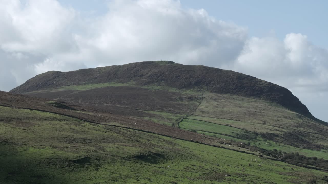 montaña slemish en el condado de antrim, irlanda del norte