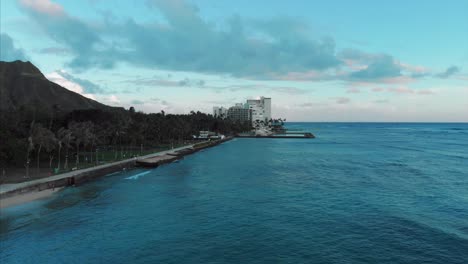 Aerial-drone-footage-of-Honolulu,-Hawaii