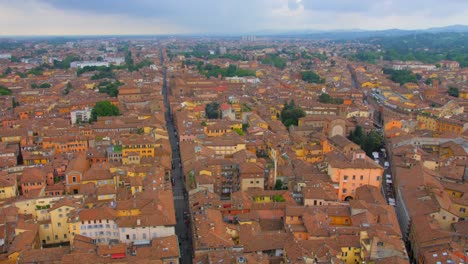 Panoramic-View-Of-Bologna-City-In-Italy,-Seen-From-Asinelli-Tower---panning