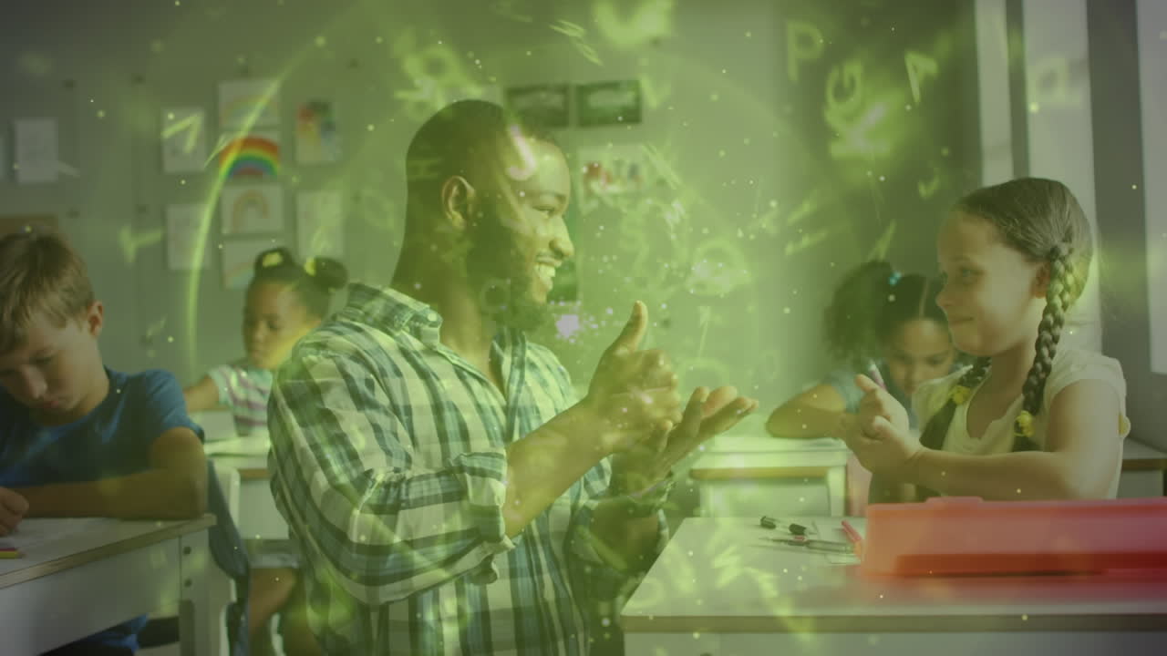 animación de procesamiento de datos sobre feliz afroamericano maestro masculino y escolar señas