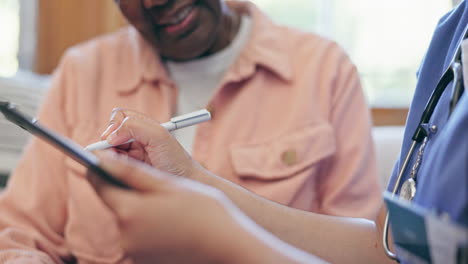 Hand,-Versicherungsumfrage-Und-Eine-Krankenschwester-Mit-Einem-Patienten